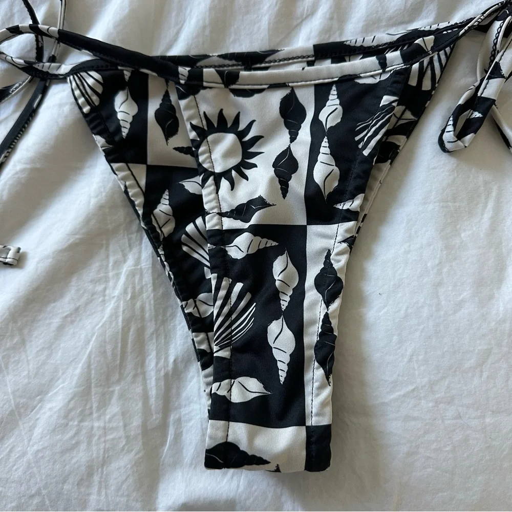 Lisa Says Gah Bikini